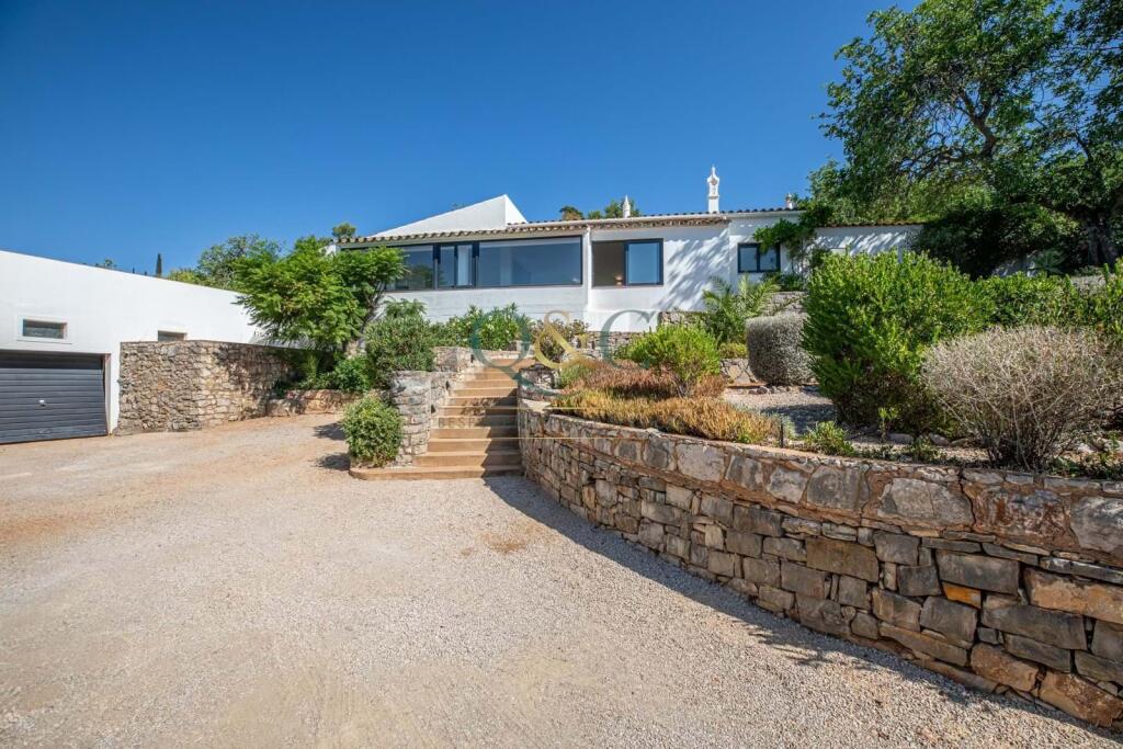 3 bedrooms Villa in Faro, Portugal No. 230534