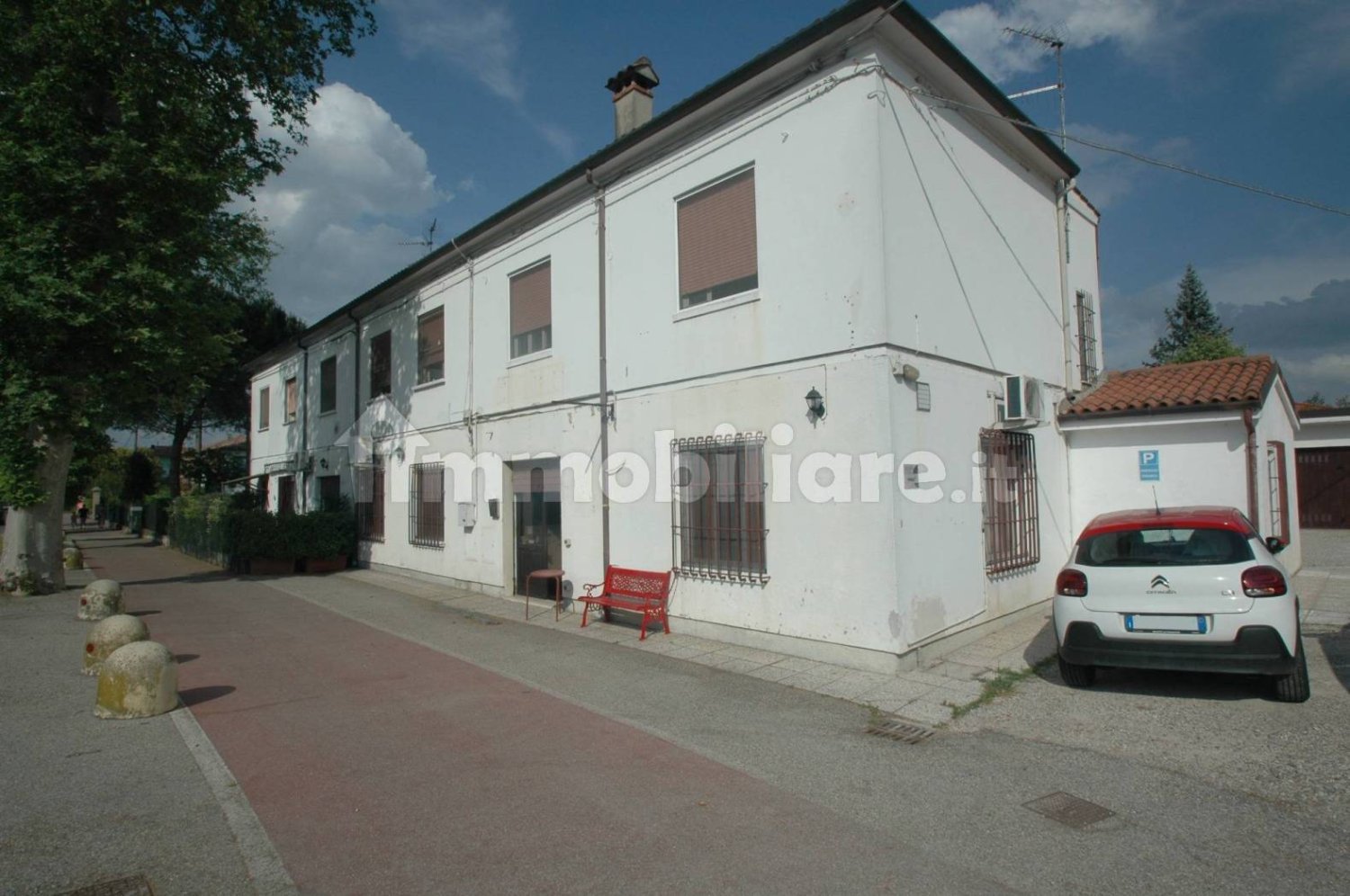 4-salle Appartement à Ferrara, Italy No. 379608