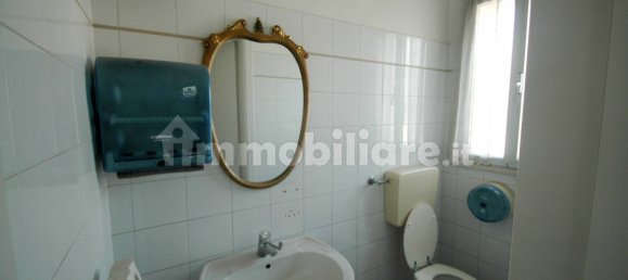 4-salle Appartement à Ferrara, Italy No. 379608 9
