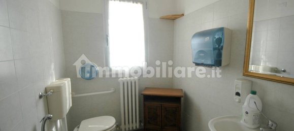 4-salle Appartement à Ferrara, Italy No. 379608 10