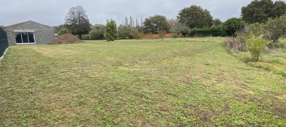  Land in Cheix-en-Retz, France No. 105455 3