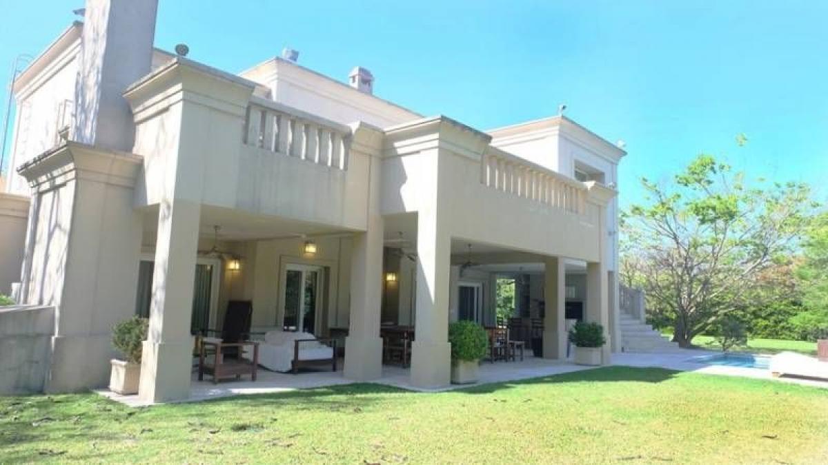 5 bedrooms House in Malvinas Argentinas, Argentina No. 52058