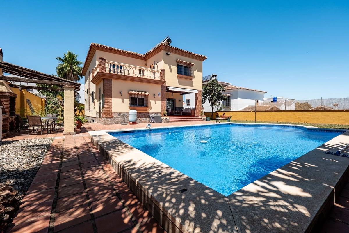 5 bedrooms Villa in Alhaurin el Grande, Spain No. 38389