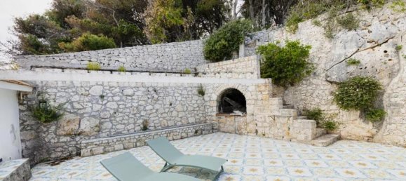 Villa de 7 dormitorios en Castro, Italy No. 329330 38