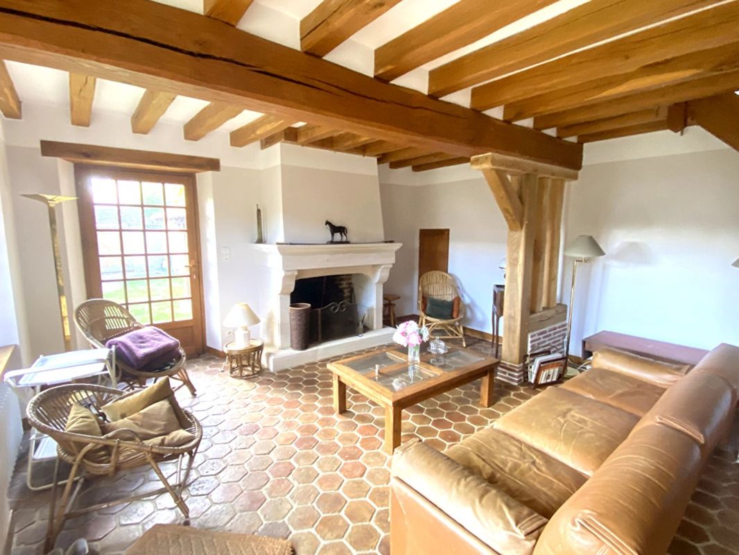 5 bedrooms House in Maule, France No. 163002