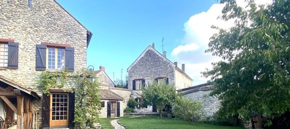 5 bedrooms House in Maule, France No. 163002 2