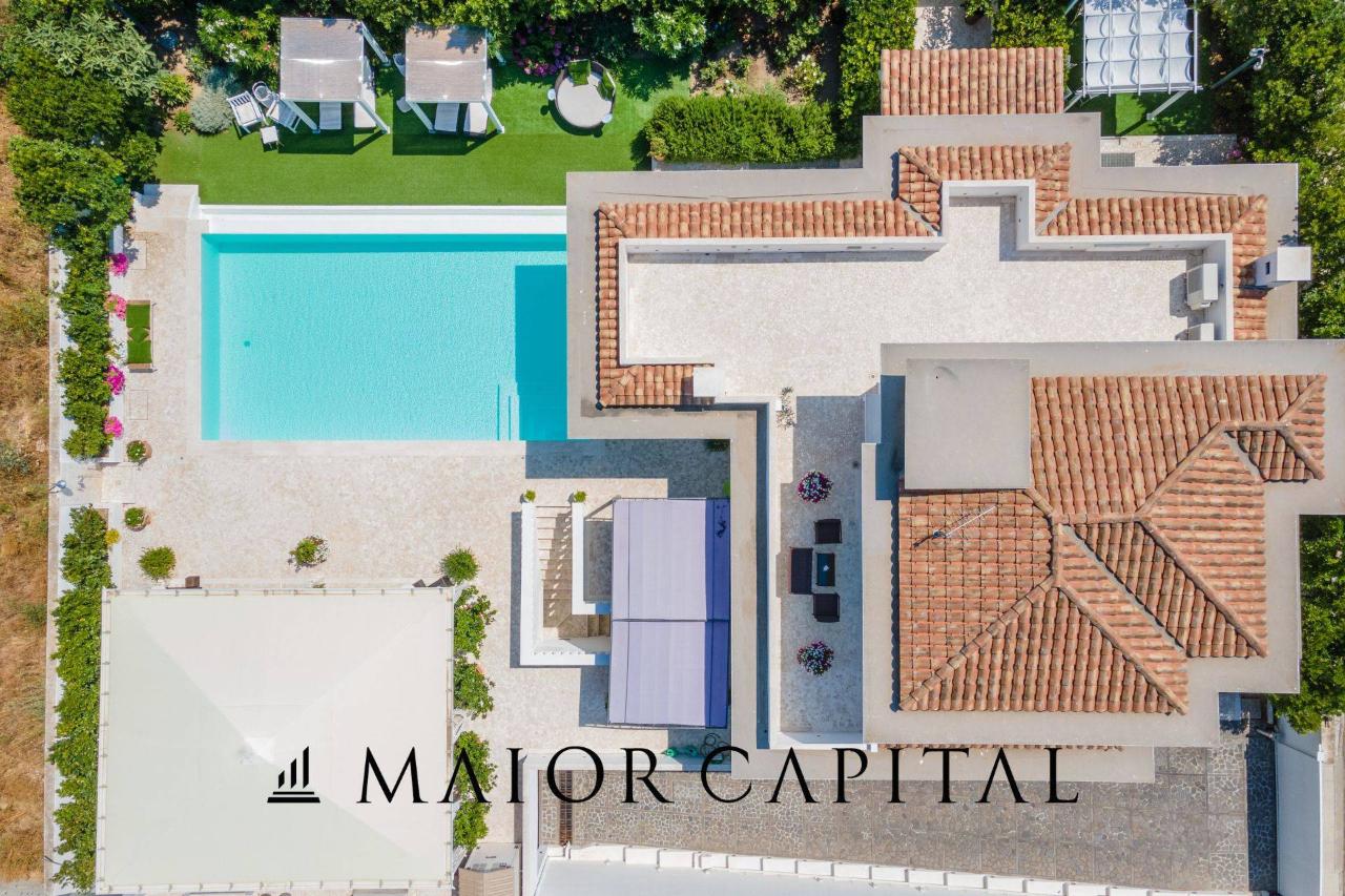 10 rooms Villa in Olbia, Italy No. 70294