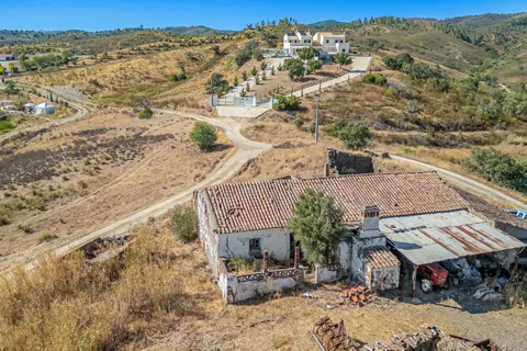 136m² Land in Sao Bartolomeu de Messines, Portugal No. 242886