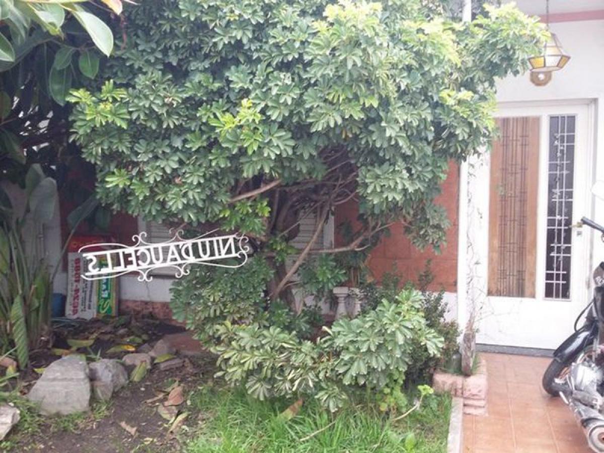 Casa de 3 dormitorios en Ituzaingó, Argentina No. 17876