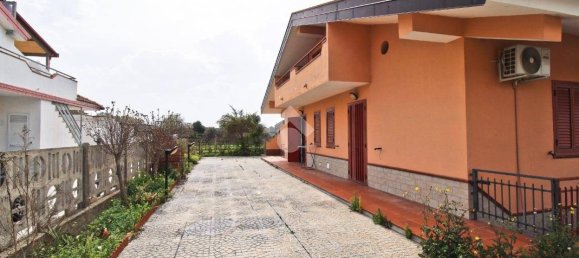 2 Schlafzimmer Haus in Cropani, Italy, Nr. 206302 9