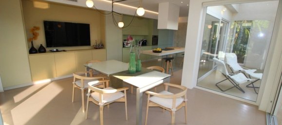 Villa de 4 dormitorios en Ragusa, Italy No. 360794 2