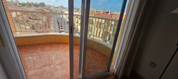 Apartamento de 2 dormitorios en Torrevieja, Spain No. 185608 11