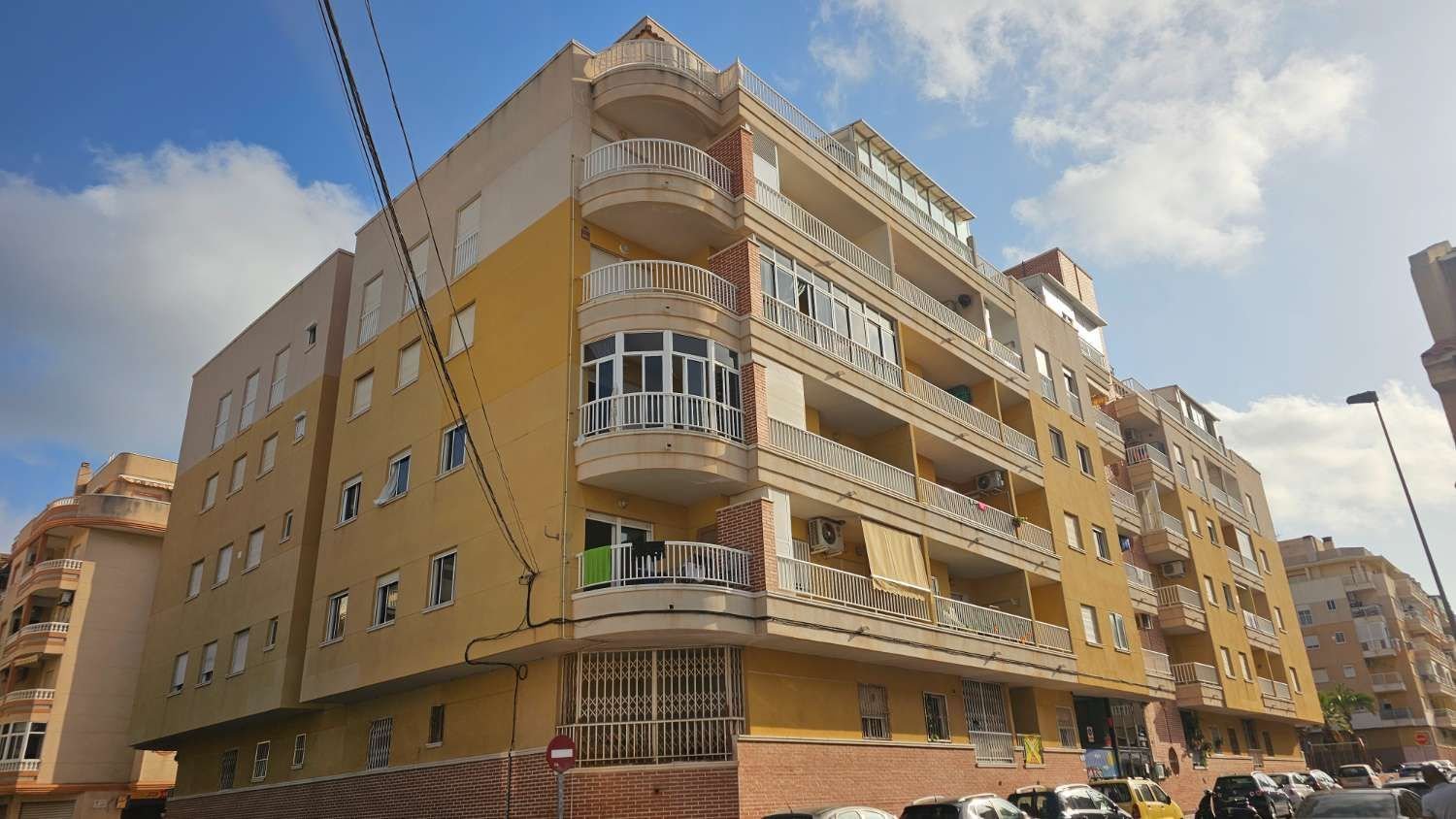 Apartamento de 2 dormitorios en Torrevieja, Spain No. 185608