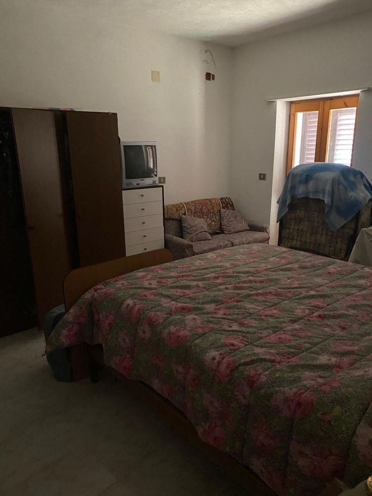 3 rooms House in Casaletto Spartano, Italy No. 251380