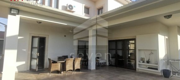 5 dormitorios adosado en venta en Larnaka, Cyprus № 26488 20