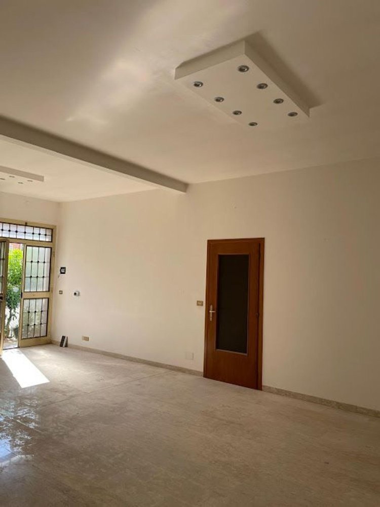 4 bedrooms Apartment in Ferrara, Italy No. 380733
