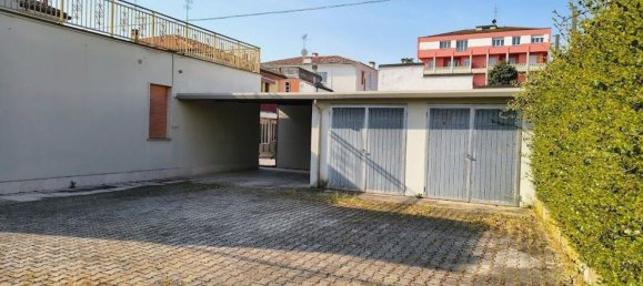 4 bedrooms Apartment in Ferrara, Italy No. 380733 6