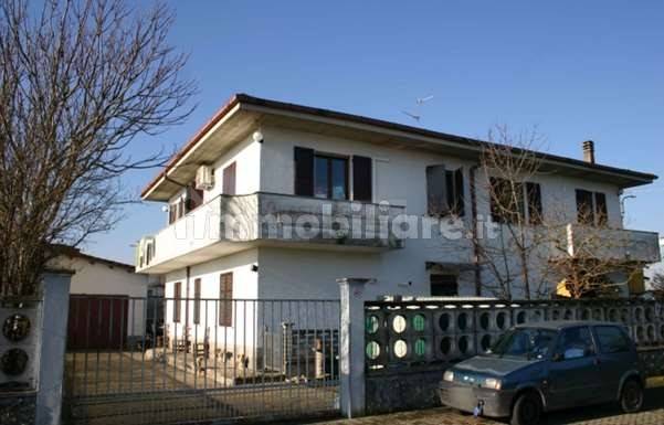 2 bedrooms Apartment in Vigevano, Italy No. 307364