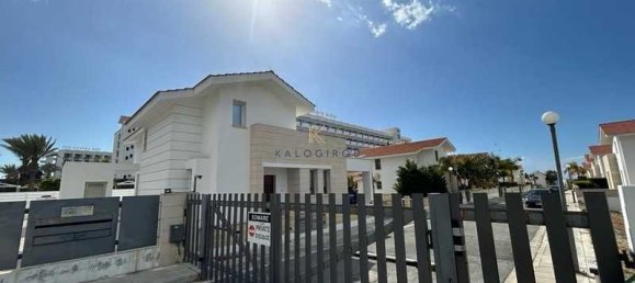 4 غرف نوم عقار تجاري في Larnaca, Cyprus رقم 6598 12