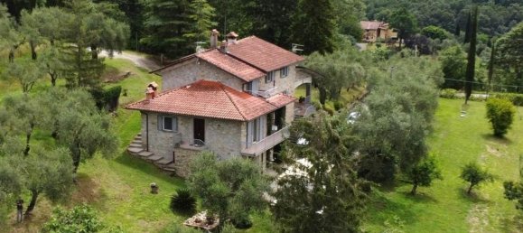 3 bedrooms House in Fivizzano, Italy No. 1575 2