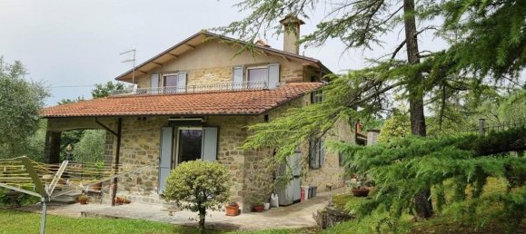 3 bedrooms House in Fivizzano, Italy No. 1575 8