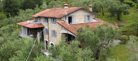 3 bedrooms House in Fivizzano, Italy No. 1575 3