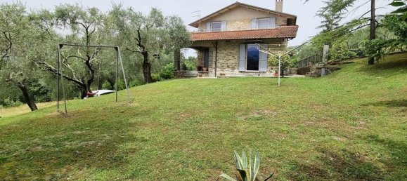 3 bedrooms House in Fivizzano, Italy No. 1575 10
