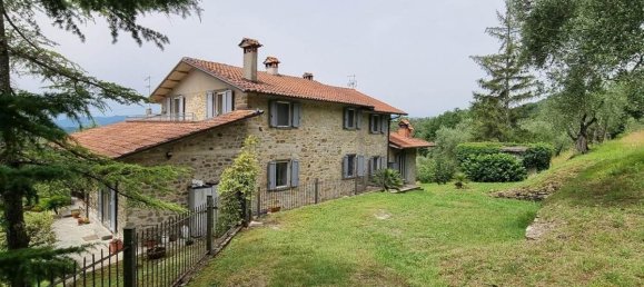 3 bedrooms House in Fivizzano, Italy No. 1575 9