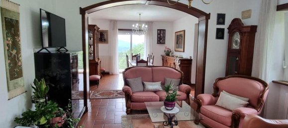 3 bedrooms House in Fivizzano, Italy No. 1575 12