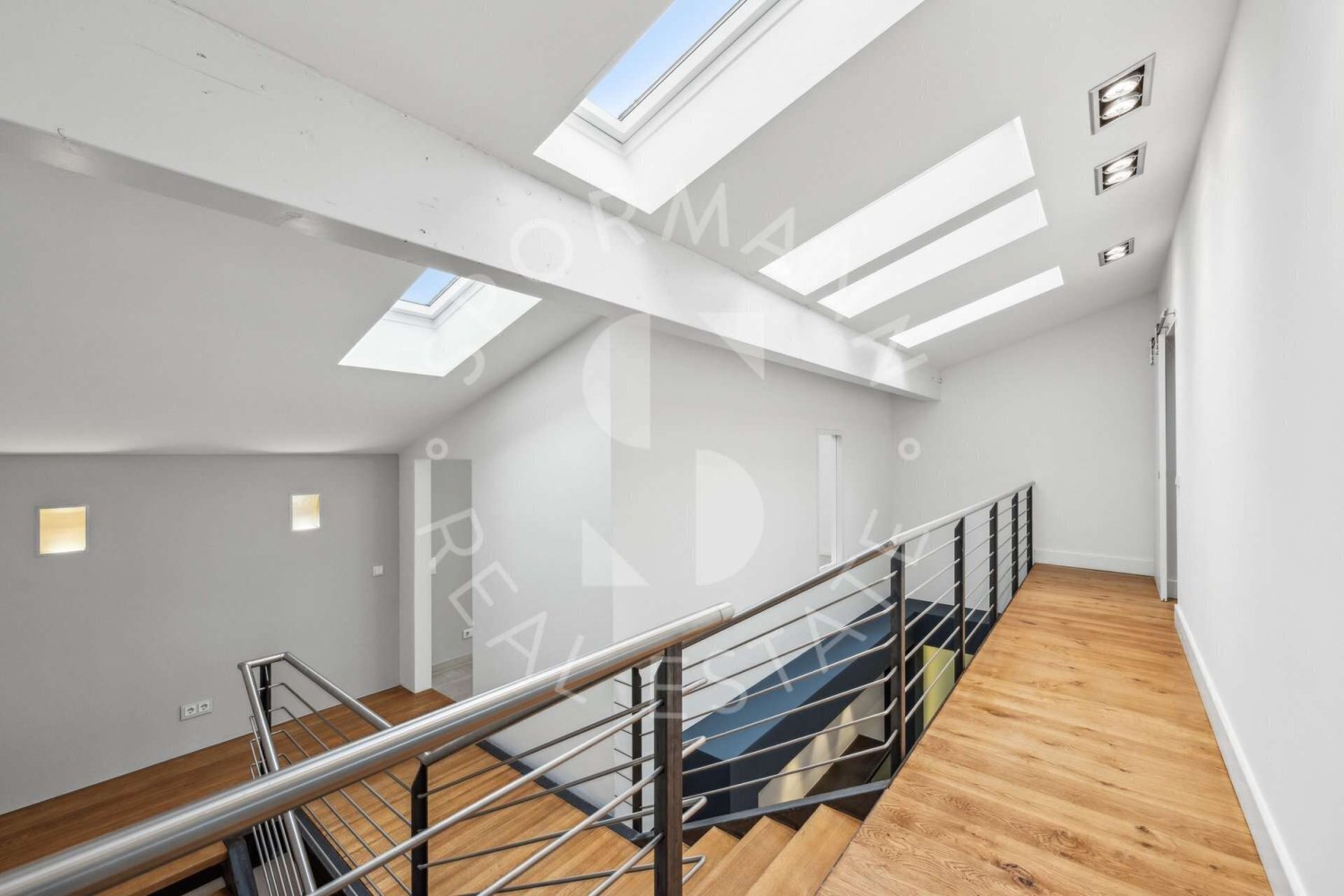 Duplex T1 em Dusseldorf, Germany N.º 273981