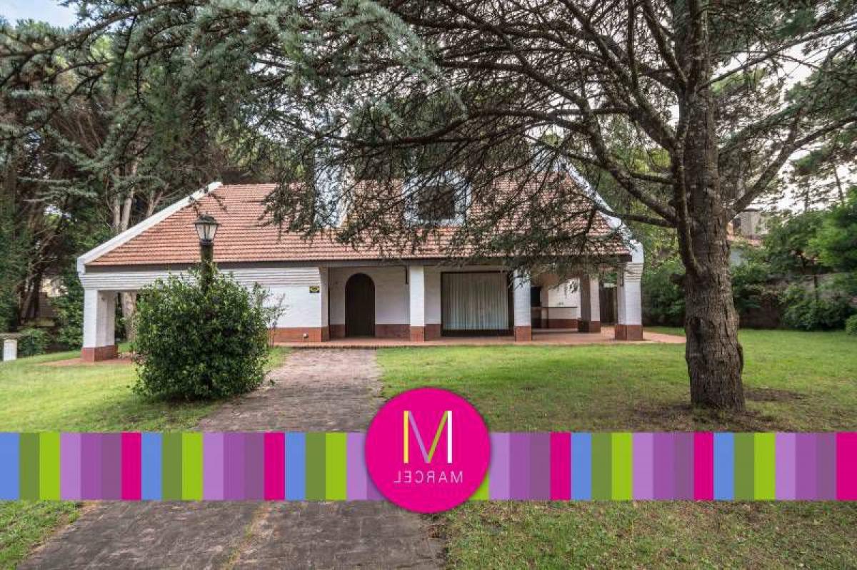 6 bedrooms House in Mar del Plata, Argentina No. 87289