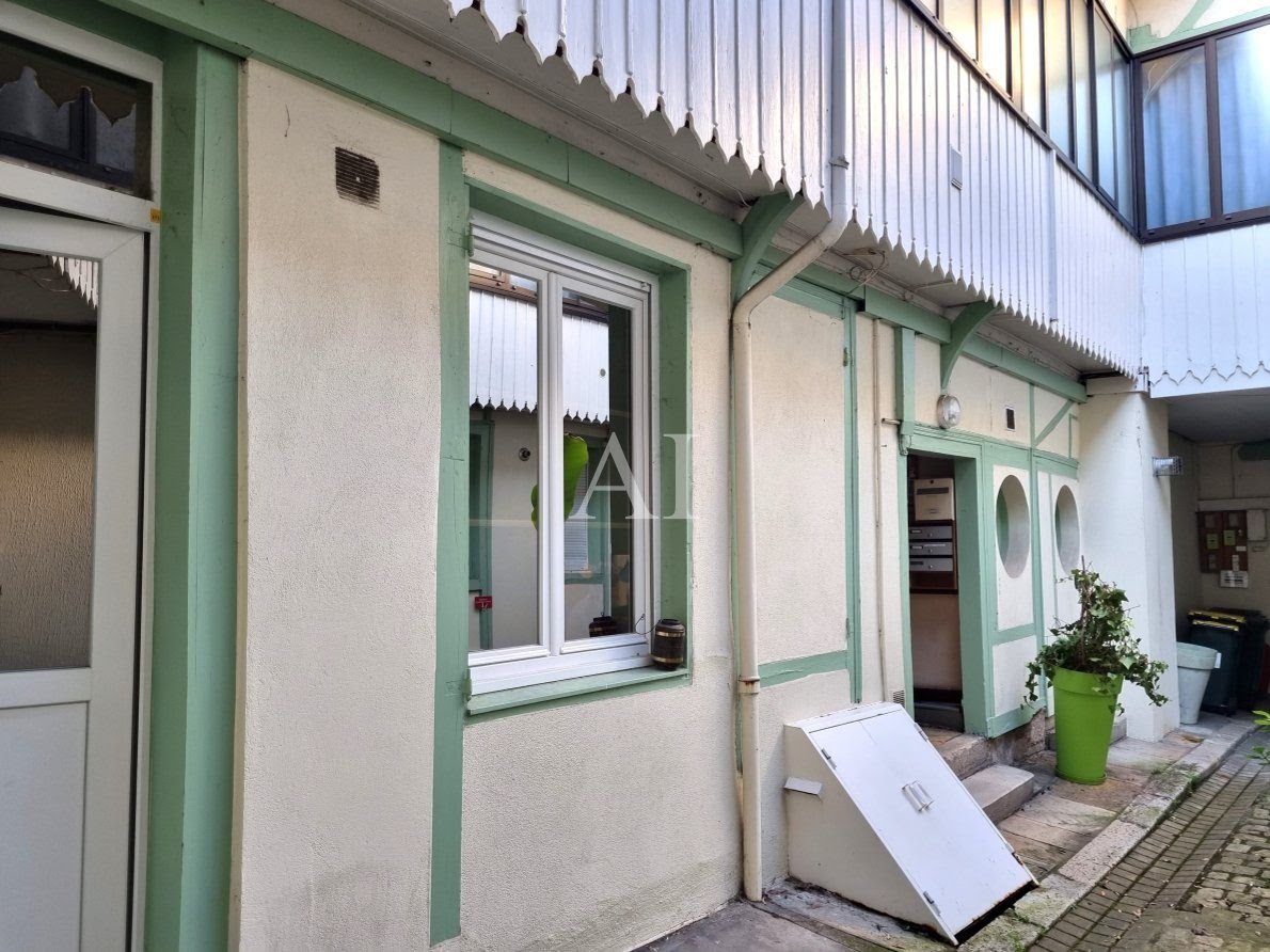 Квартира с 1 спальней в Бурж, Франция № 86634