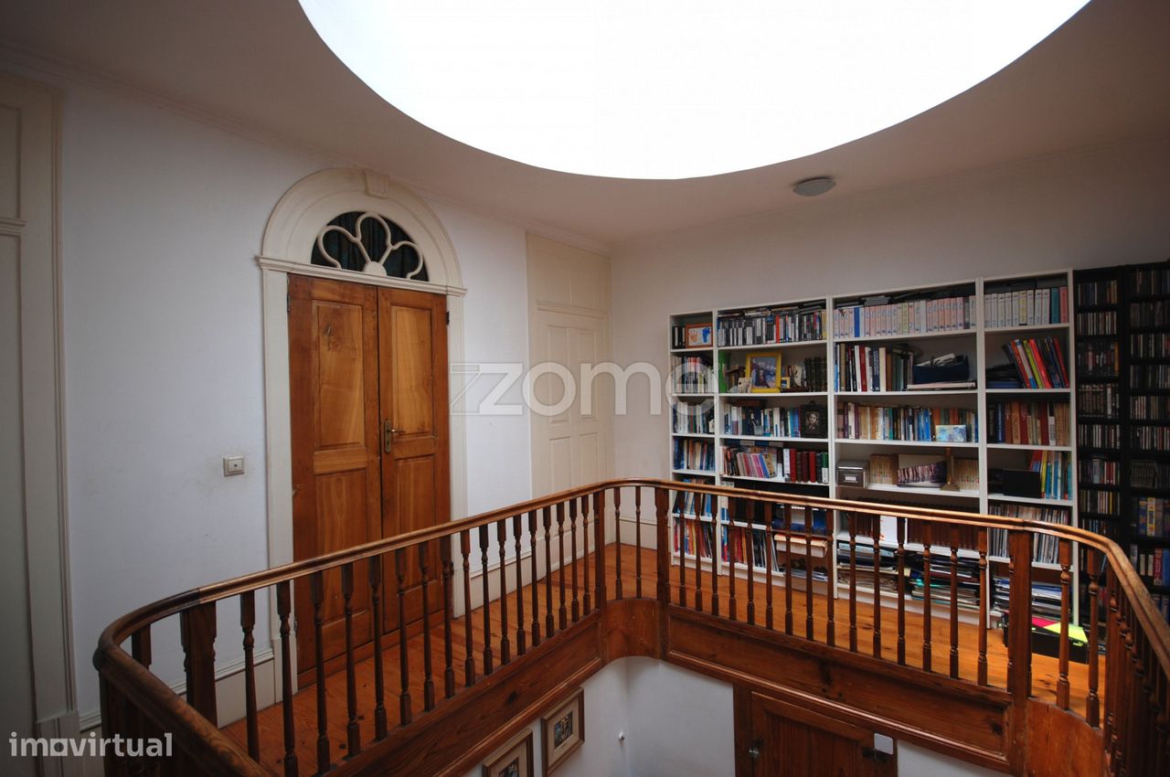 4 bedrooms Building in Porto, Portugal No. 196863