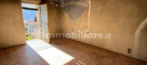 4 bedrooms House in Agra, Italy No. 338933 12