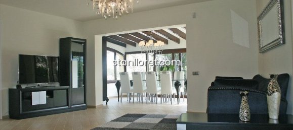 4 bedrooms Villa in Lloret de Mar, Spain No. 14827 5