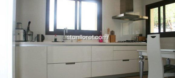 4 bedrooms Villa in Lloret de Mar, Spain No. 14827 6