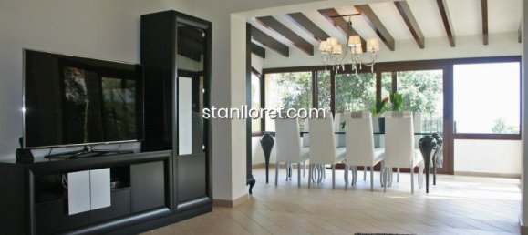 4 bedrooms Villa in Lloret de Mar, Spain No. 14827 3