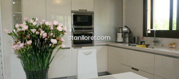 4 bedrooms Villa in Lloret de Mar, Spain No. 14827 7