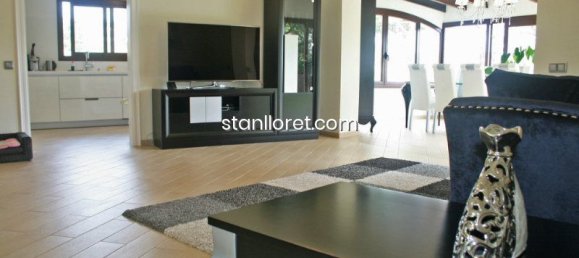 4 bedrooms Villa in Lloret de Mar, Spain No. 14827 12