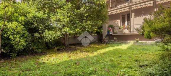 Apartamento de 3 dormitorios en Bardolino, Italy No. 309929 2