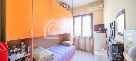 4 rooms Villa in Reggio Emilia, Italy No. 37599 4
