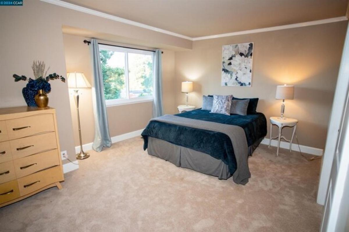 5 bedrooms House in Concord, USA No. 228183