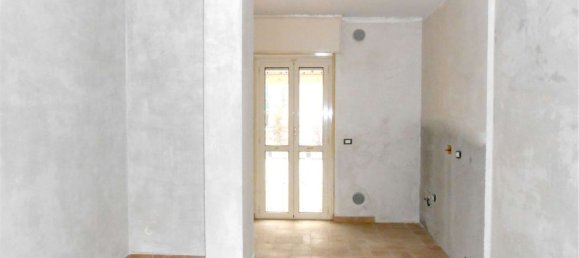 3 rooms Apartment in Moncalieri, Italy No. 140097 8