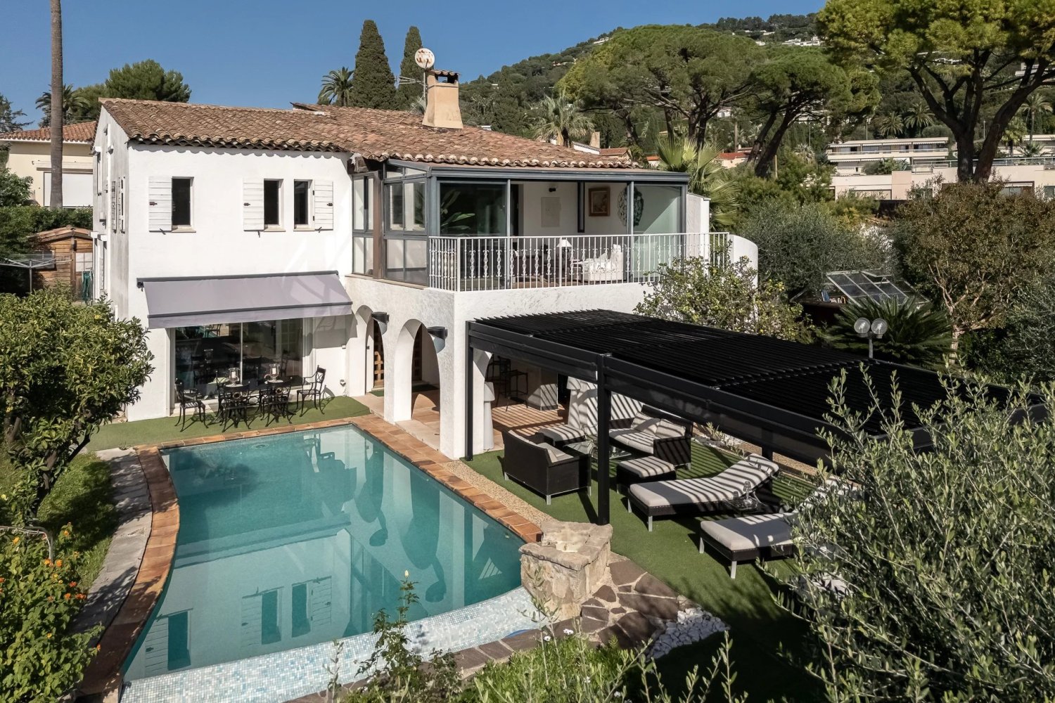 4 bedrooms Villa in Cannes, France No. 1932