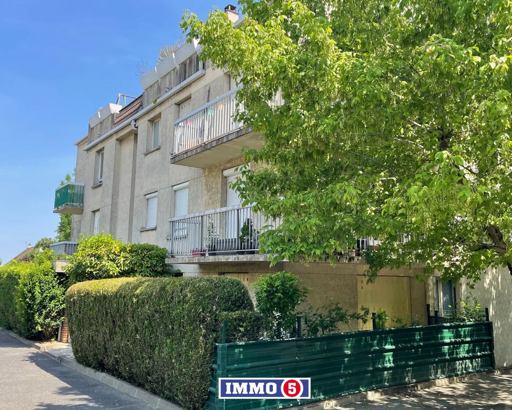 3 chambres Appartement à Noisy-le-Grand, France No. 177768