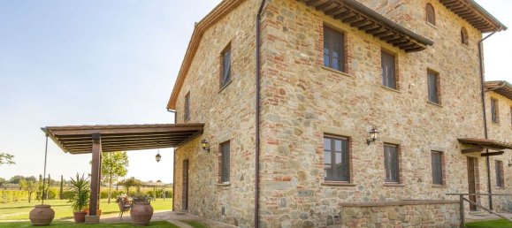 Дом с 13 комнатами в Кортона, Италия № 57185 9