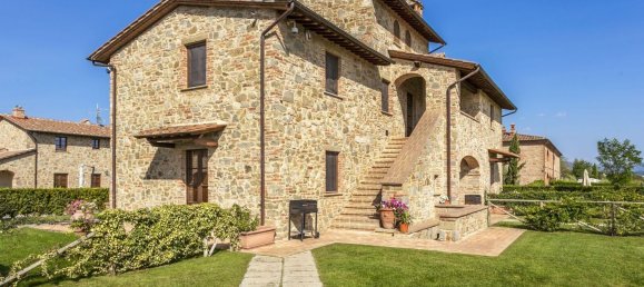 Дом с 13 комнатами в Кортона, Италия № 57185 33