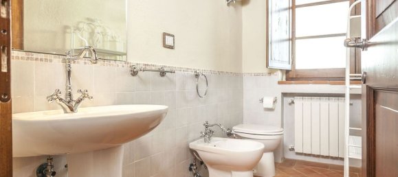 Дом с 13 комнатами в Кортона, Италия № 57185 7