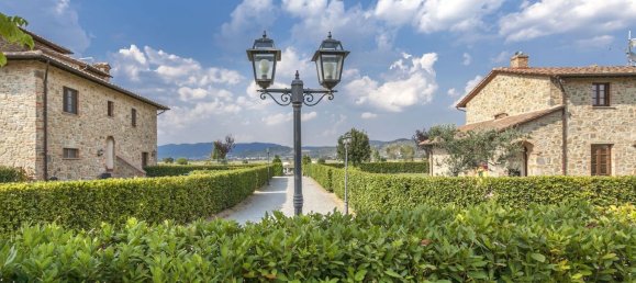 Дом с 13 комнатами в Кортона, Италия № 57185 21