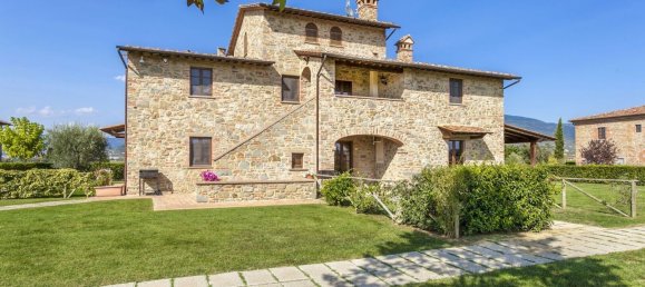 Дом с 13 комнатами в Кортона, Италия № 57185 28